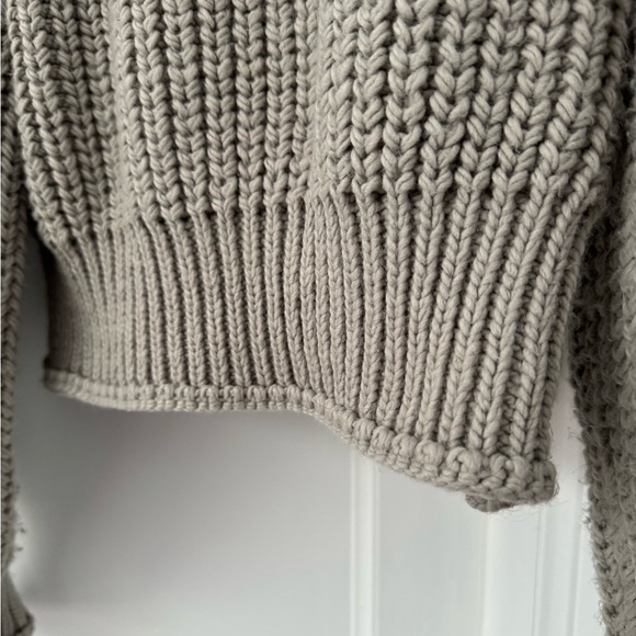 H&M Mock Neck Sweater - Picture 4 of 7